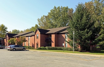 Douglas Pointe Apartments in Hammond, IN - Building Photo - Building Photo
