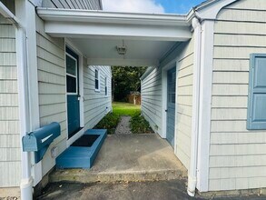 9 Edgewood Ave in Waterford, CT - Foto de edificio - Building Photo