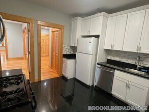 152 Winchester St in Brookline, MA - Building Photo - Building Photo