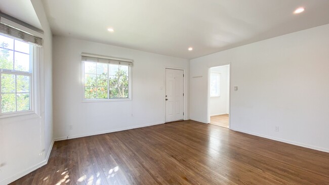 1019-1025 S Juanita Ave in Redondo Beach, CA - Building Photo - Building Photo
