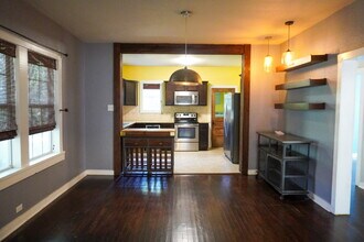 419 W Lullwood Ave in San Antonio, TX - Building Photo - Building Photo