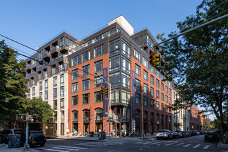 101 Bedford in Brooklyn, NY - Foto de edificio - Building Photo