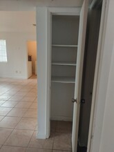 2706 Jennydiane Dr in Las Vegas, NV - Building Photo - Building Photo