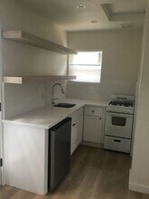 256 N Alvarado St, Unit Studio in Ojai, CA - Building Photo - Building Photo