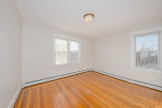 98 Knight St in Providence, RI - Building Photo - Interior Photo