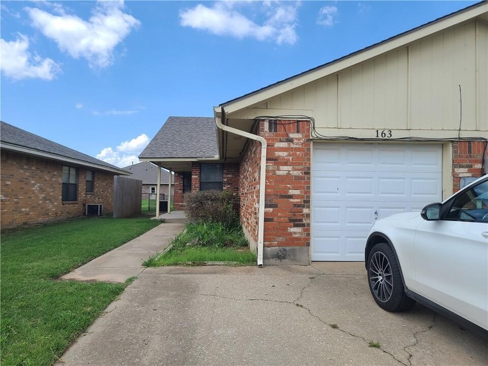 163 Barrett Pl in Edmond, OK - Foto de edificio