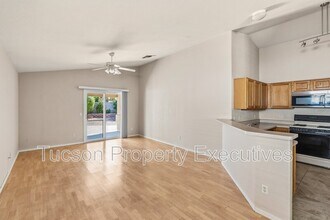 13256 N Hammerstone Ln in Oro Valley, AZ - Building Photo - Building Photo