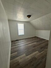 236 Mason St, Unit Third floor in Woonsocket, RI - Foto de edificio - Building Photo