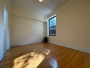 884 Riverside Dr in New York, NY - Building Photo - Building Photo