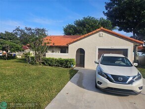 7 Independence Ct in Deerfield Beach, FL - Building Photo - Building Photo