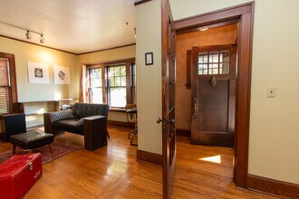 1645 Kentucky St in Lawrence, KS - Foto de edificio - Building Photo