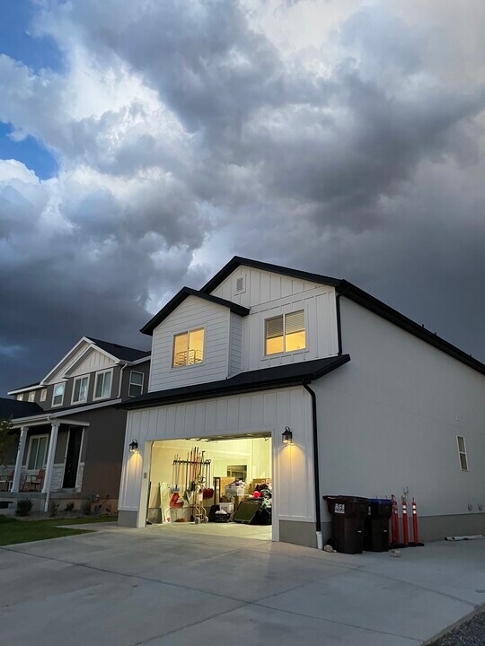 3462 Willy Wy in Eagle Mountain, UT - Building Photo