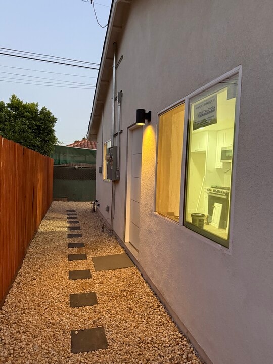 14466 Brand Blvd in San Fernando, CA - Building Photo