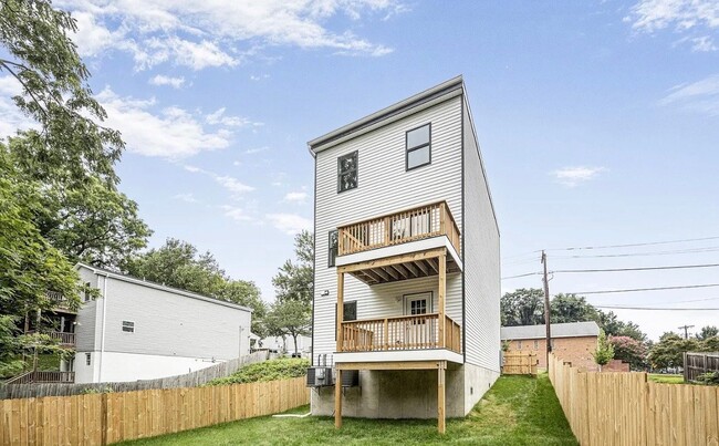 5508 Clay Pl NE, Unit Unit 2