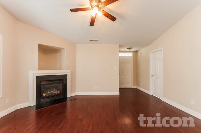 10417 Hugue Way in Charlotte, NC - Foto de edificio - Building Photo