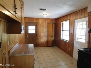 7858 Cherry Valley Blvd in Southaven, MS - Building Photo - Building Photo