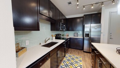 Eleven10 at Farmers Market Apartments in Dallas, TX - Building Photo - Building Photo