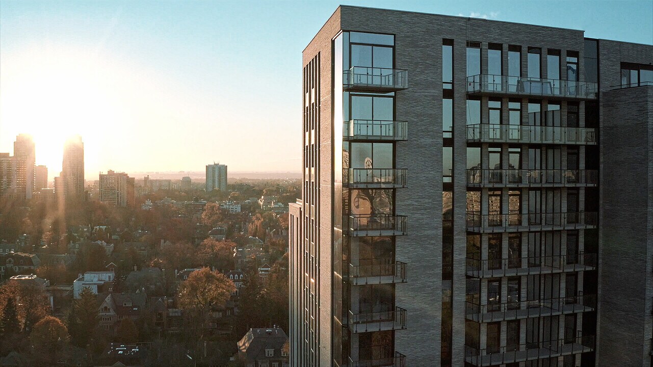 2Fifteen in Toronto, ON - Building Photo