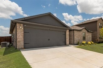 1505 Elm Frst Wy in Lancaster, TX - Building Photo - Building Photo