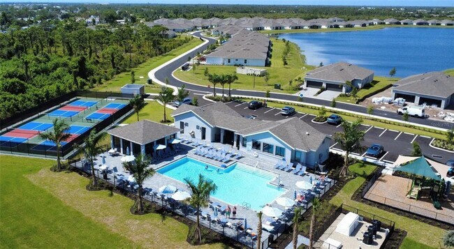 8746 St Kitts Cir in Englewood, FL - Building Photo - Building Photo