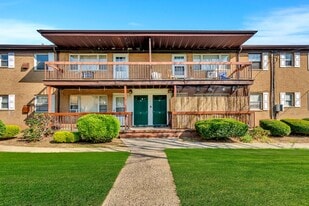 55 Gill Ln in Woodbridge Township, NJ - Building Photo