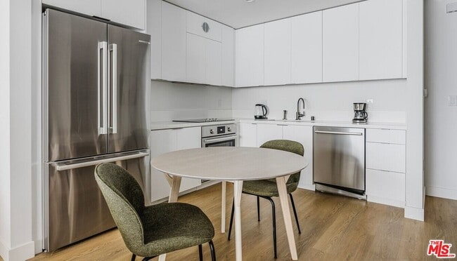 1130 N Orange Dr in Los Angeles, CA - Building Photo - Building Photo