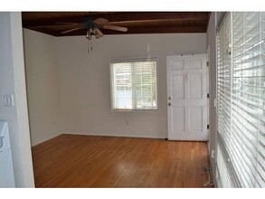 109 E Dolphin Ave, Unit 2 in Seal Beach, CA - Foto de edificio - Building Photo