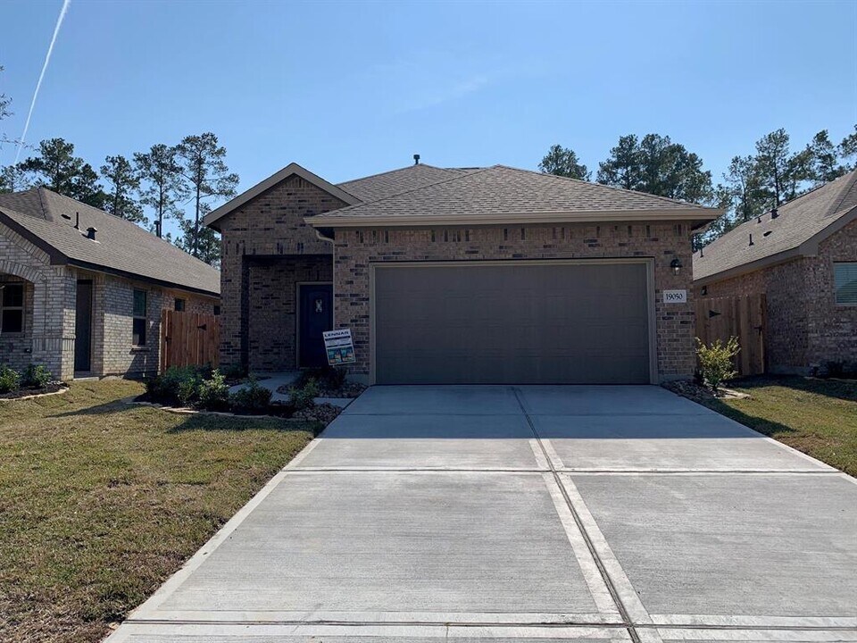 19050 Cicerone Ct in Roman Forest, TX - Building Photo