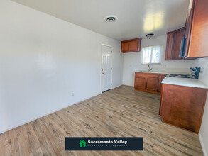 7822 Loucreta Dr in Sacramento, CA - Building Photo - Building Photo