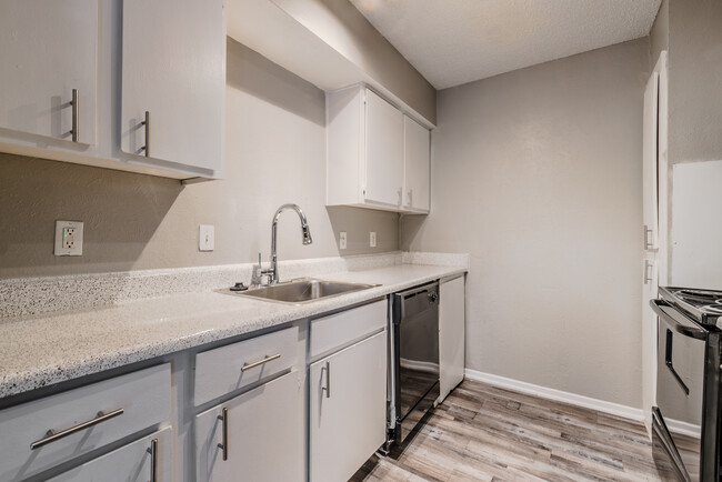 Dylan Apartments in Fort Worth, TX - Building Photo - Building Photo