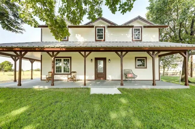 1616 Co Rd 463 in Coupland, TX - Building Photo - Building Photo