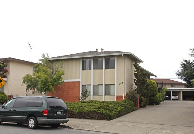 694 Grand Coulee Ave in Sunnyvale, CA - Foto de edificio - Building Photo