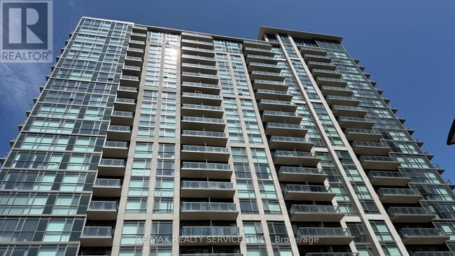 349-349 Rathburn Rd W in Mississauga, ON - Building Photo - Building Photo
