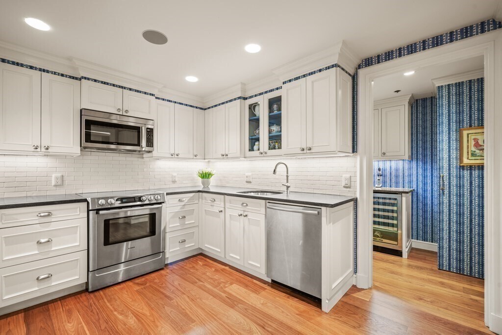 220 Boylston St in Boston, MA - Building Photo