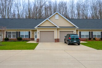 Marsh's Landing in Elyria, OH - Foto de edificio - Building Photo