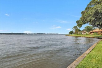 62 April Point Dr N in Montgomery, TX - Foto de edificio - Building Photo