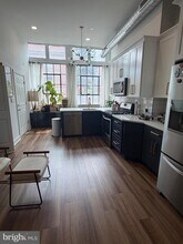 327 Race St in Philadelphia, PA - Building Photo - Building Photo