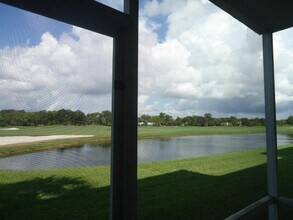 2421 Village 102 Blvd in West Palm Beach, FL - Foto de edificio - Building Photo