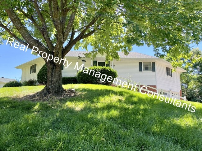 property at 2428 Little Blue Ct