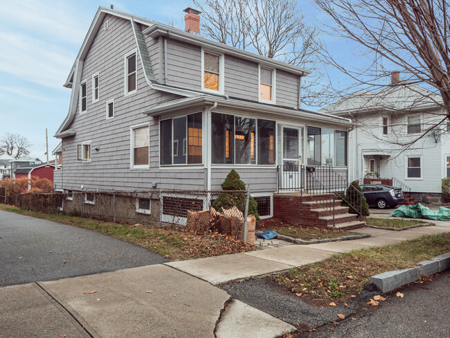 68 Apthorp St in Quincy, MA - Building Photo - Building Photo