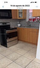 317 E 8th St in Hialeah, FL - Building Photo - Building Photo