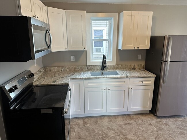 234 Oak St in Manchester, CT - Building Photo - Building Photo