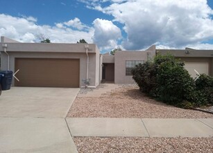 3112 Dallas St NE in Albuquerque, NM - Foto de edificio - Building Photo