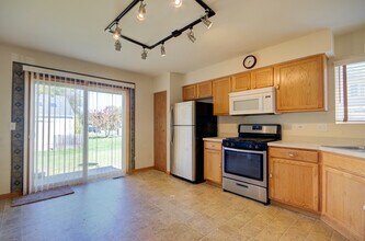 681 Springwood Dr in Joliet, IL - Building Photo - Building Photo
