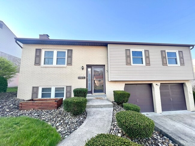 5038 Windriver Dr in Mckees Rocks, PA - Building Photo - Building Photo