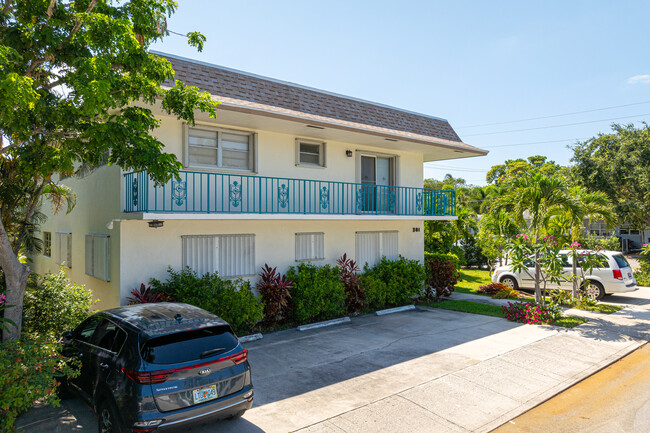 Lakeside ManorCondominiums in Lake Worth, FL - Foto de edificio - Building Photo