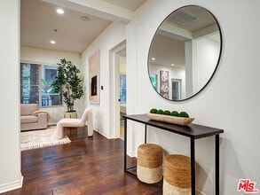 6020 S Seabluff Dr in Los Angeles, CA - Building Photo - Building Photo