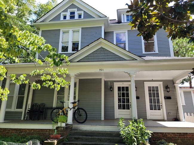 property at 921 Spring Garden St