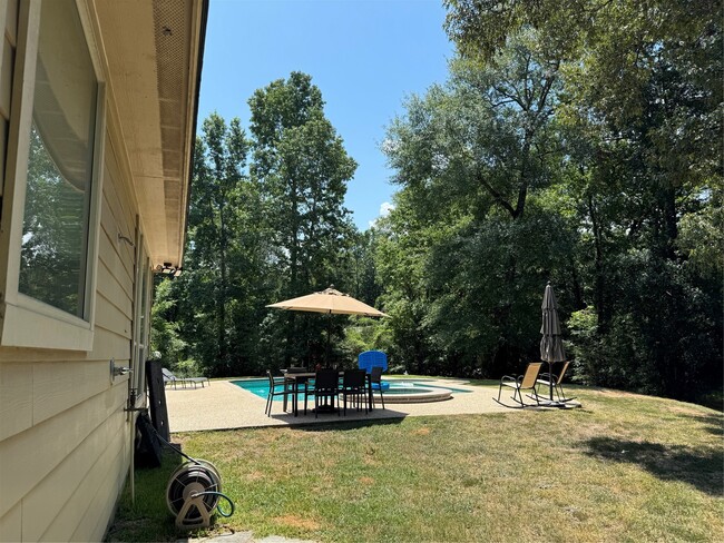 property at 427 Trace Way Dr