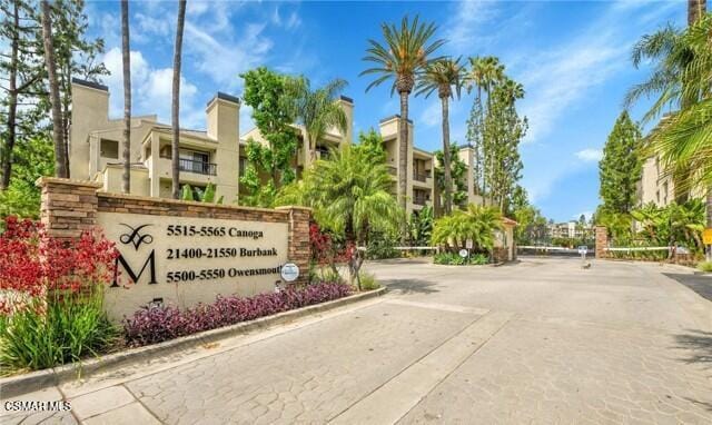 property at 5550 Owensmouth Ave